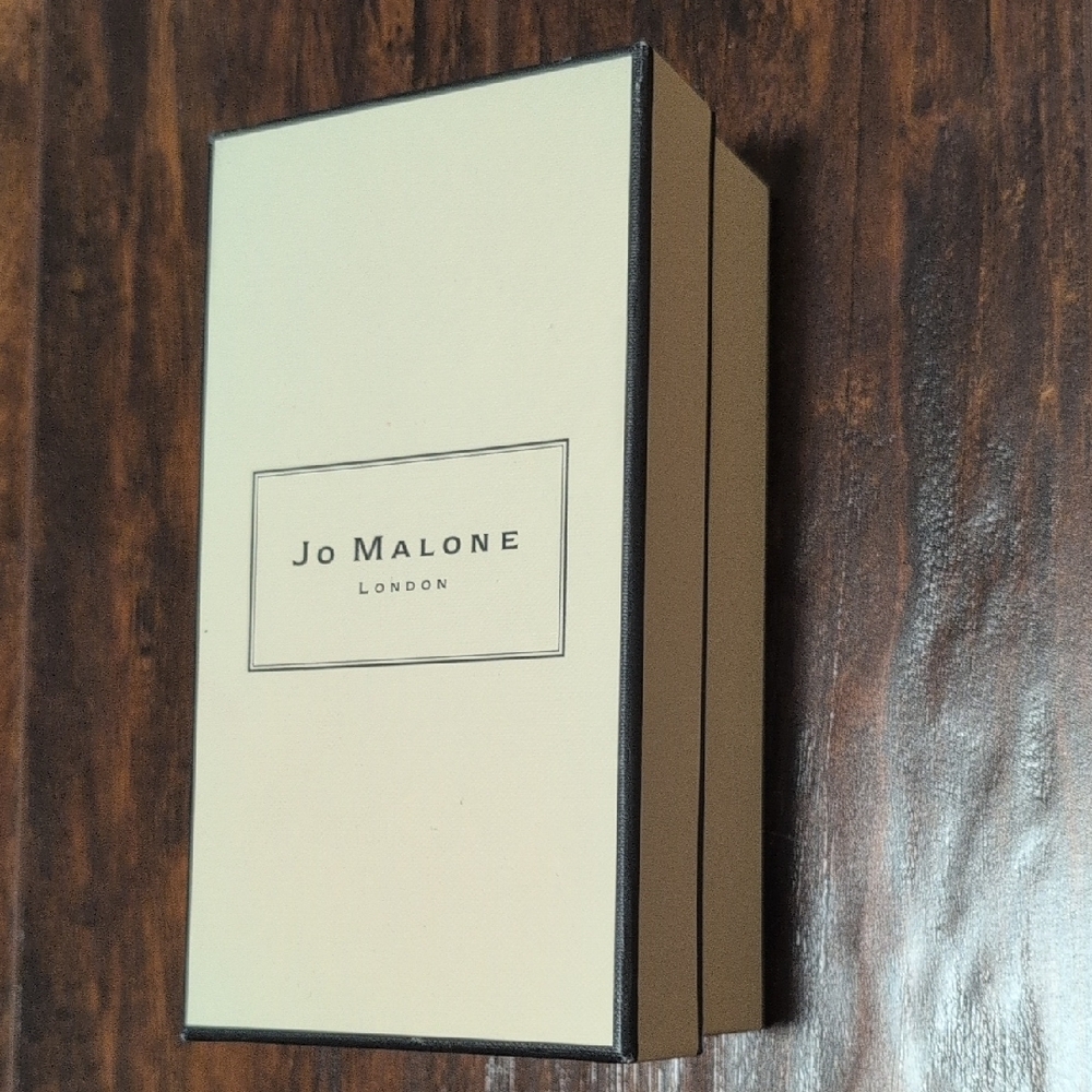 *3/$20 Closet Clearout* EUC Jo Malone London Cream and Black Gift Box